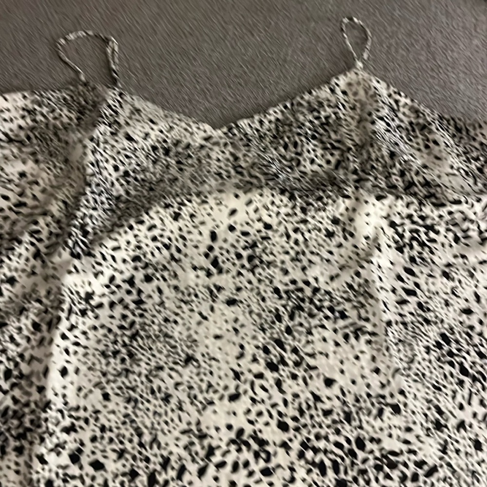 NWT. Women's size 1X silky tank top with adjustable straps.